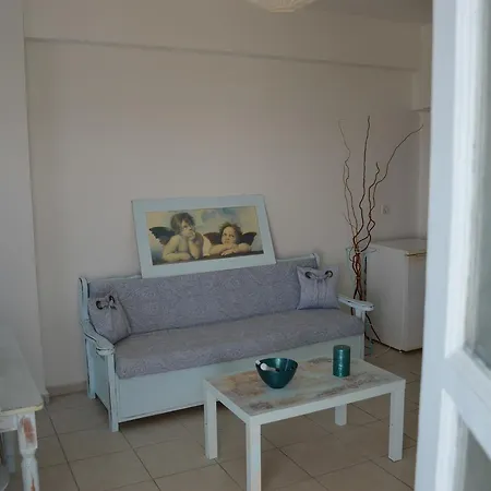 Soulis 2* Adamantas (Milos)